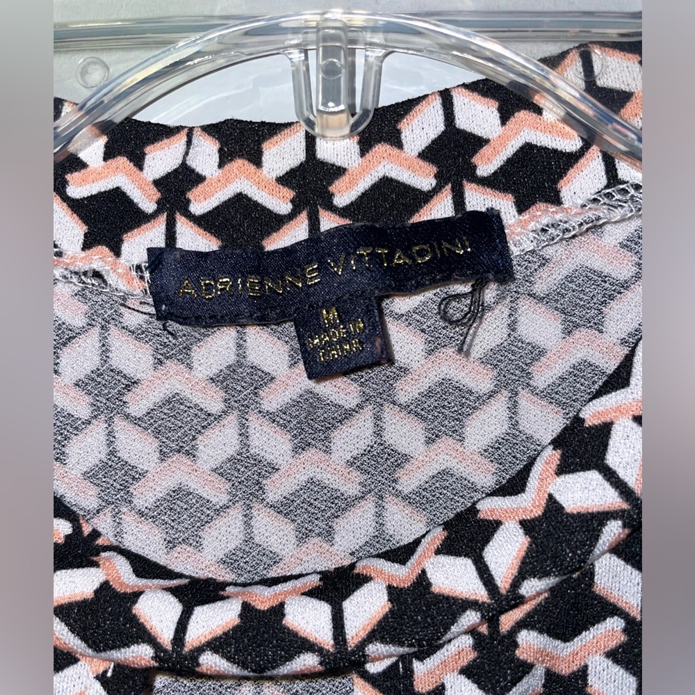 ☕️Adrienne Vittadini Stylish Black and Pink Women's Top - Picture 3 of 6